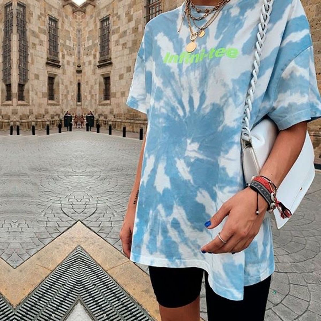 Moda Tie dye outfit idea 