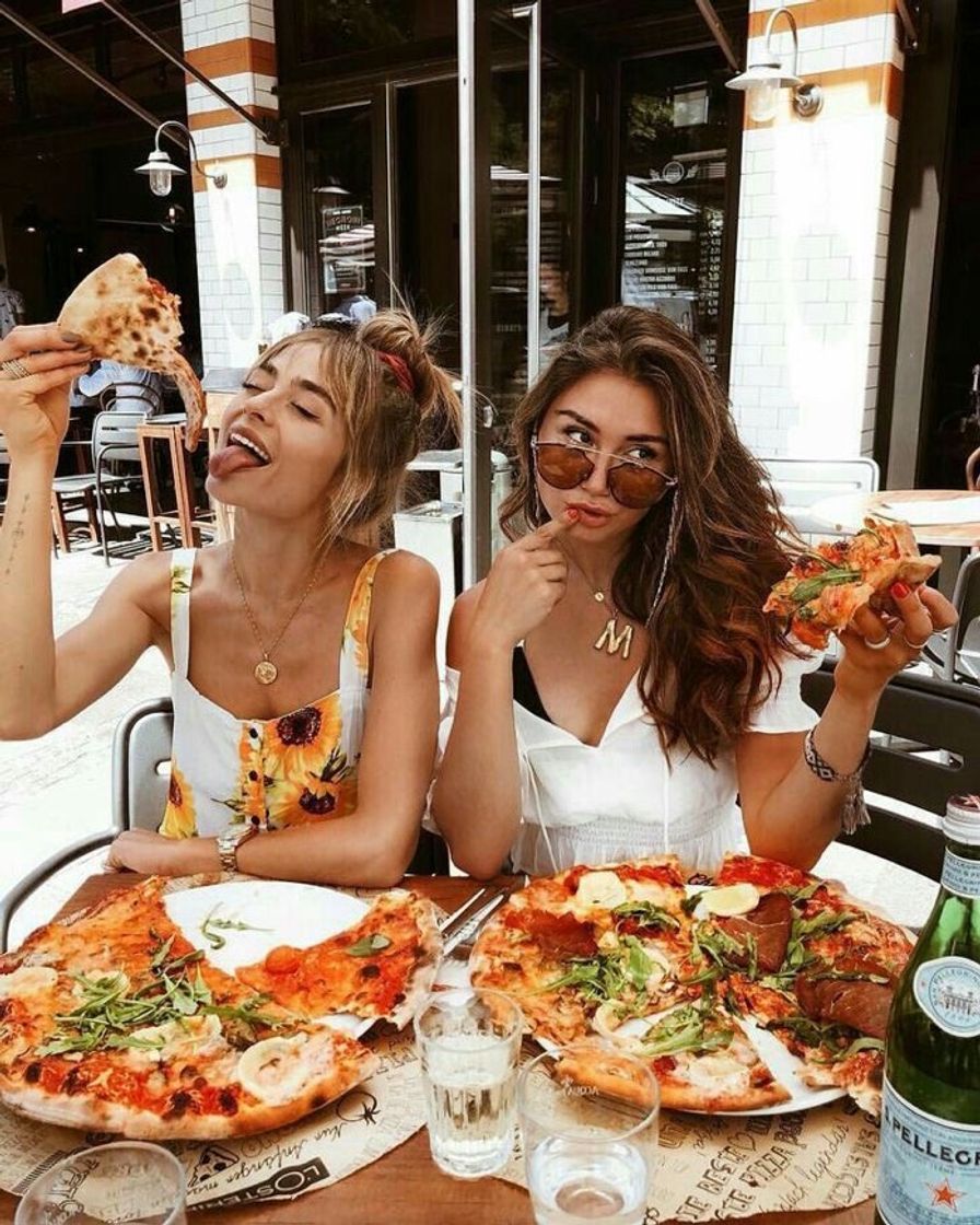 Moda BFF + PIZZA + Italy = BEST VACATION EVER 