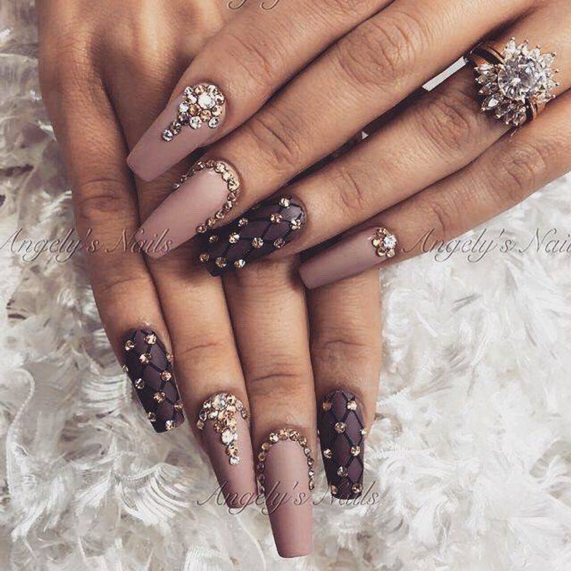 Moda Unhas incríveis decoradas com pedras,pra voce se inspirar!😍