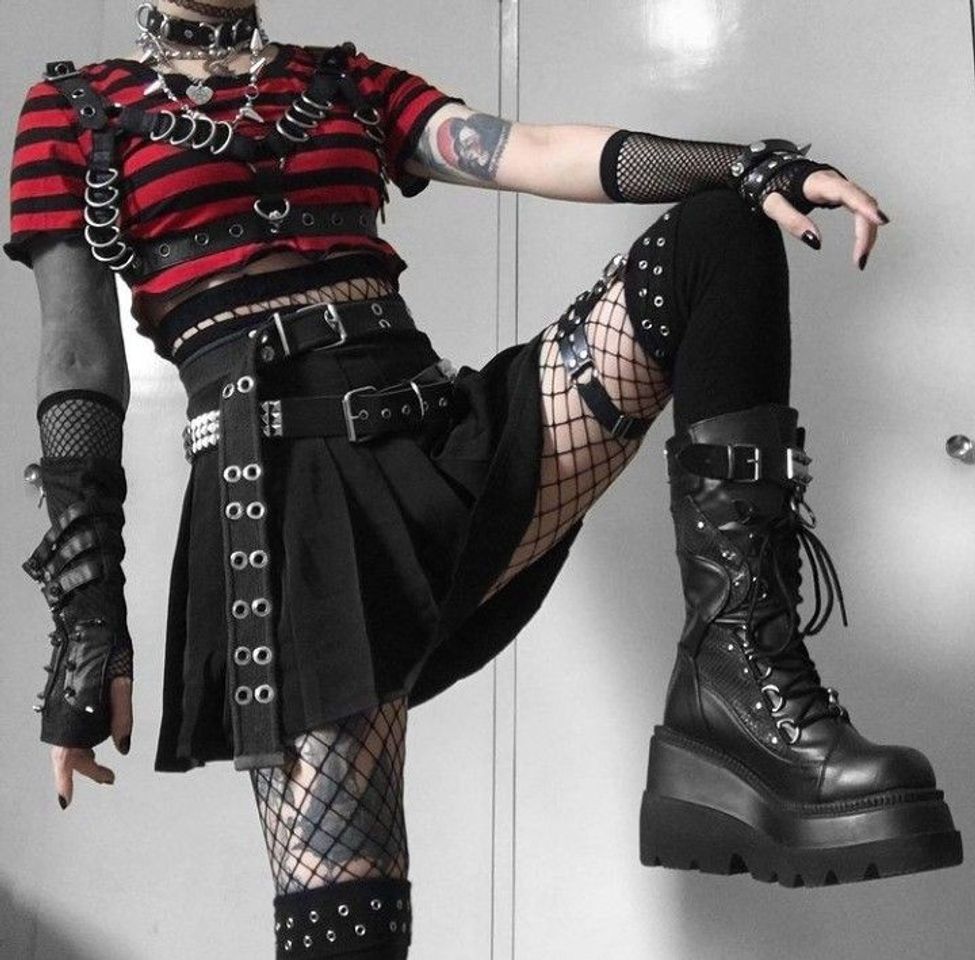 Social Quero essa roupa 🖤❤️🌚🔪😱💢
