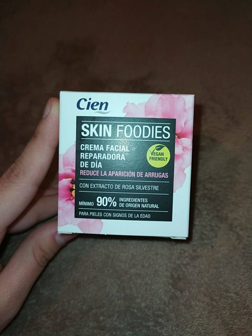 Product Skin Foodies Crema facial antiarrugas de día con extracto de rosa