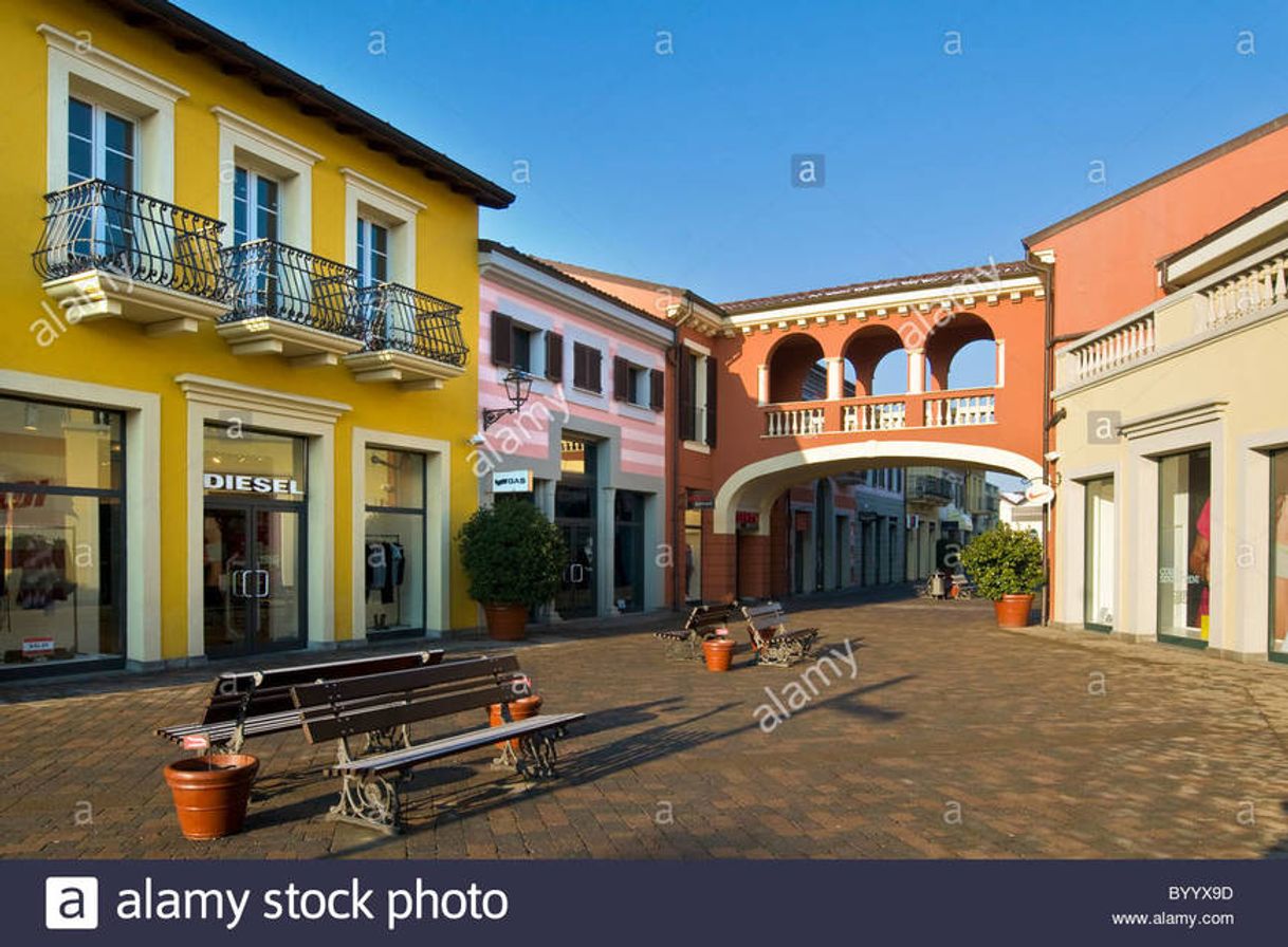 Lugar Serravalle Outlet