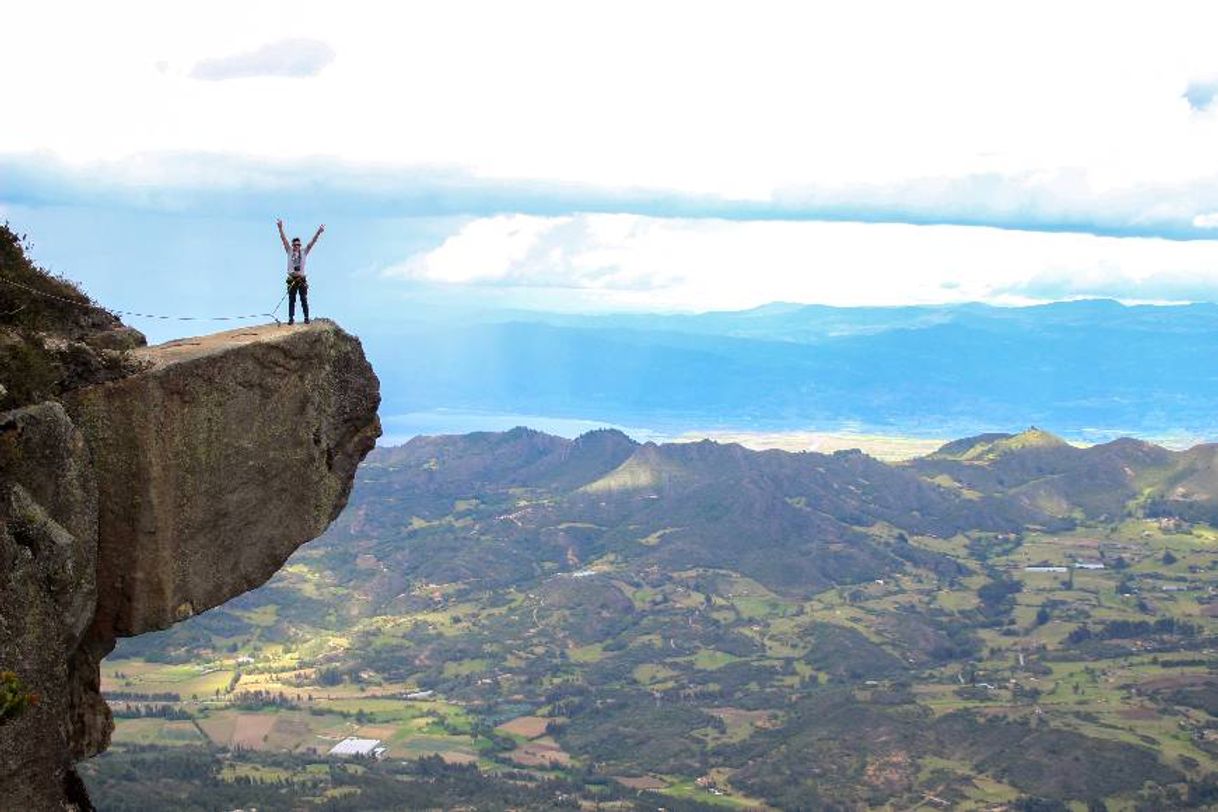 Lugar PIEDRA COLGADA