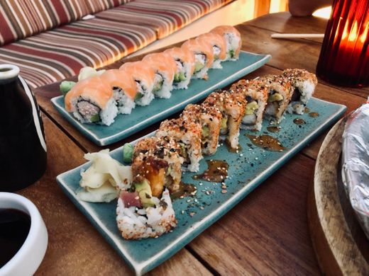 Sushi "n" Raw Bar