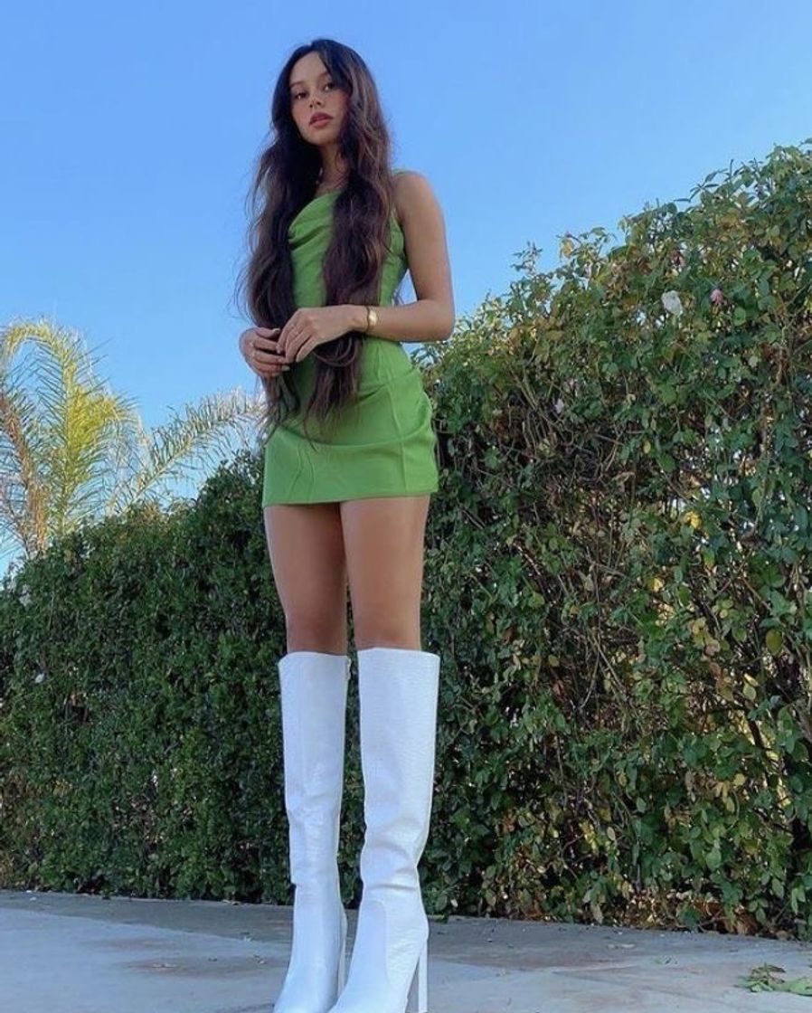 Moda green dress white boots 💚