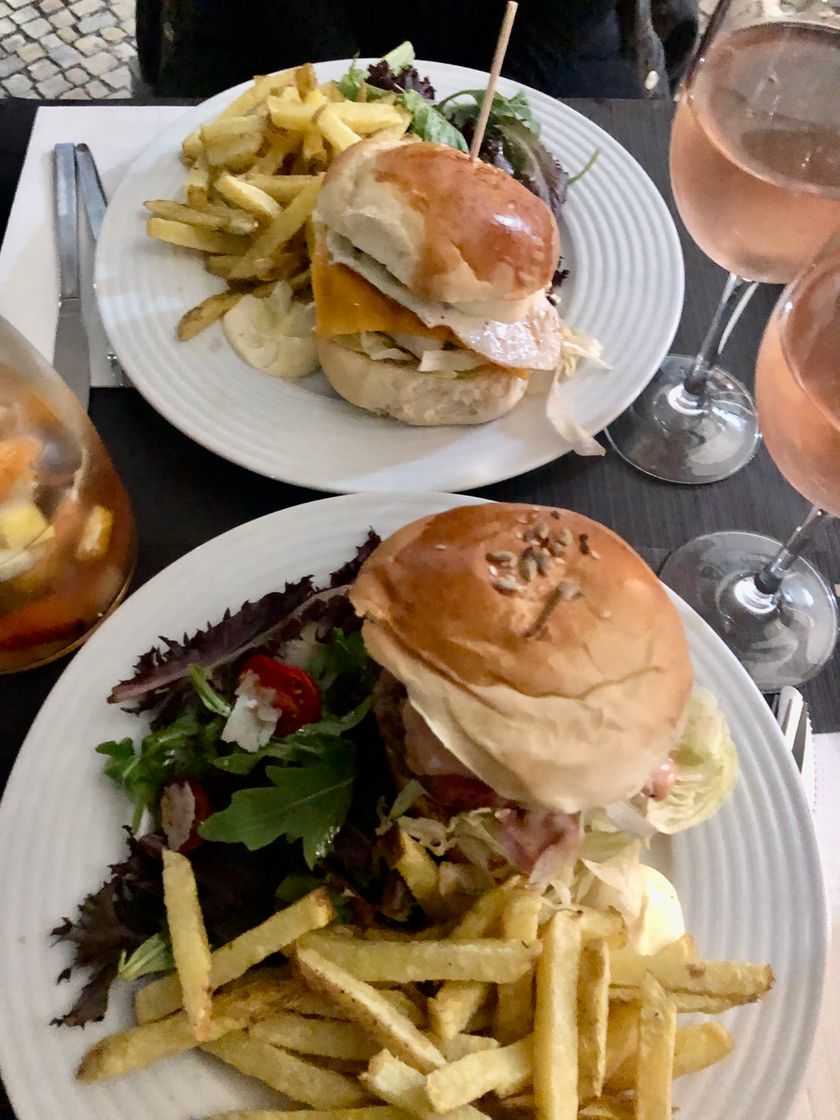 Restaurants La Vara - Handmade Burgers & Portuguese Wines