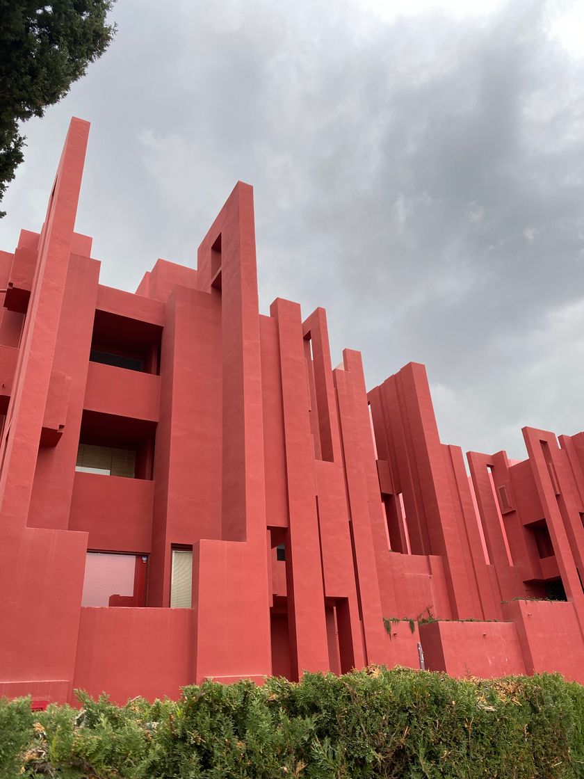 Lugar Edificio La Muralla Roja