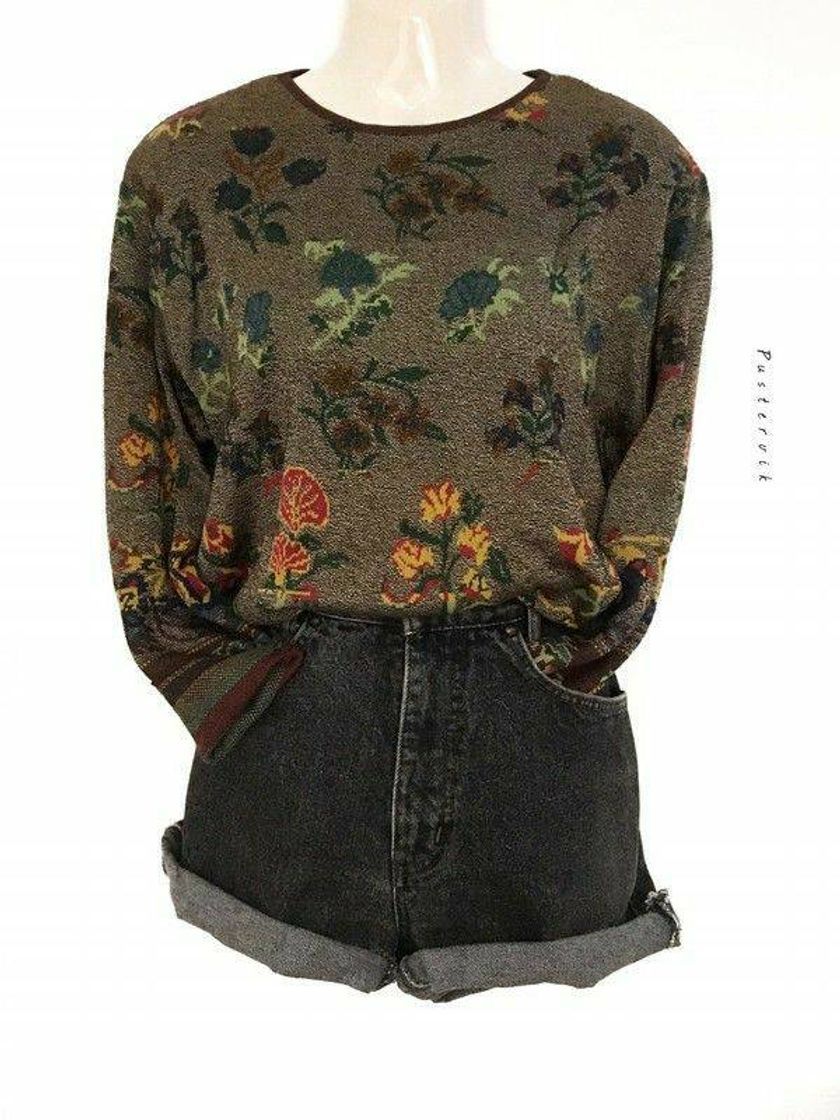 Fashion Blusa de frio vintage e um shorts preto 