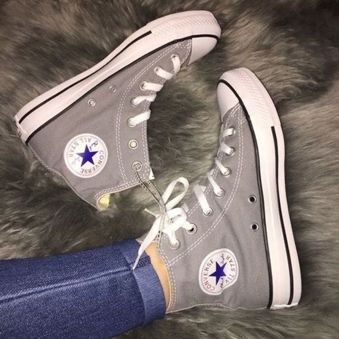 Moda Converse cinza 