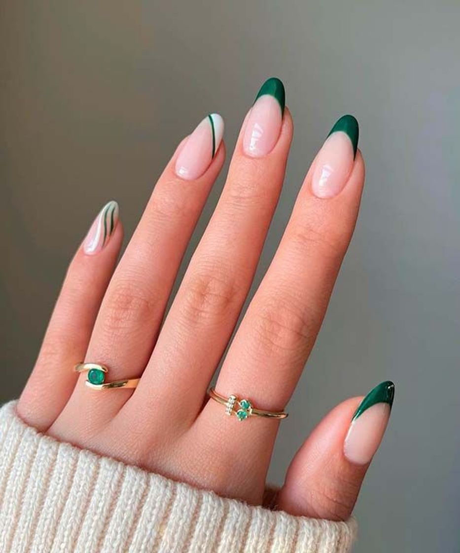 Moda Green nails