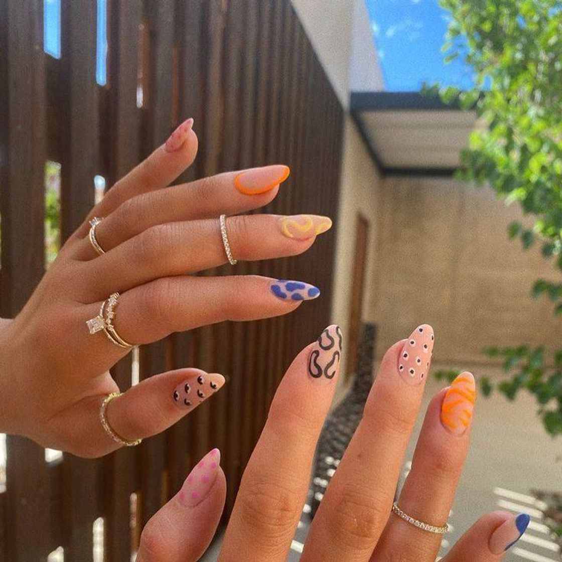 Social Minimalist Nails