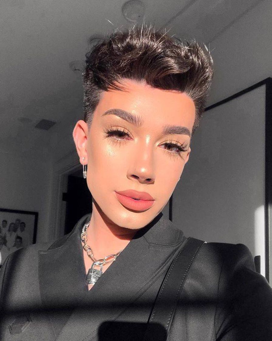 Social Make simples (James Charles)