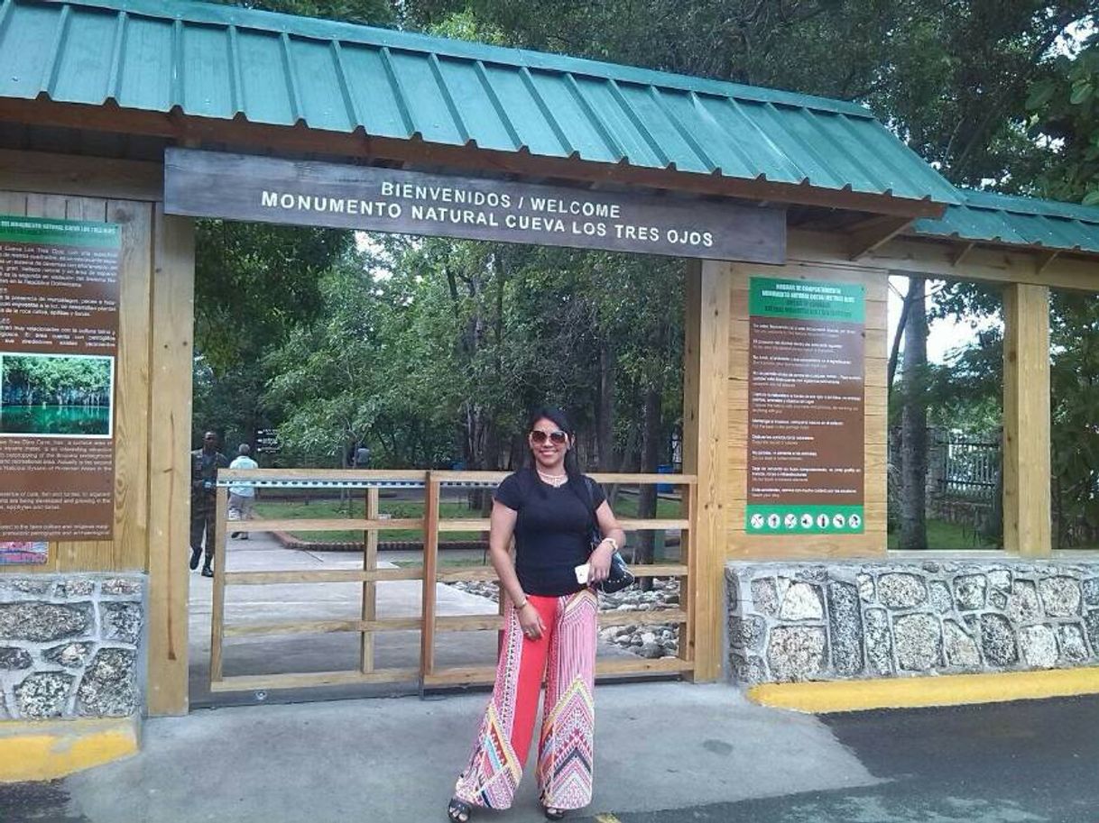 Place Parque Nacional Los Tres Ojos