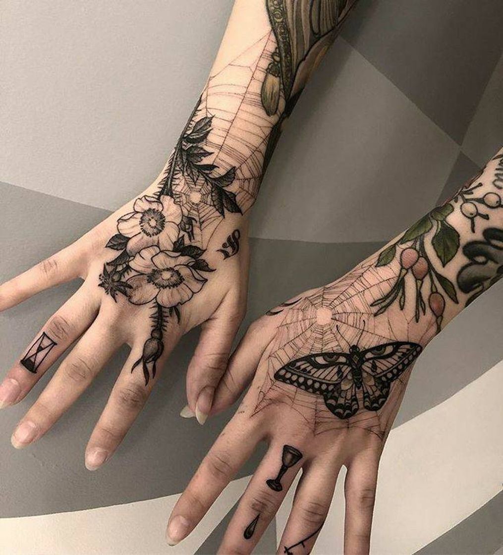 Moda tatuagens nas mãos 