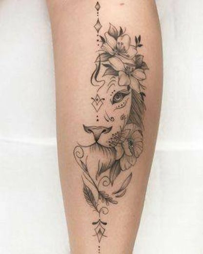 Tatuagem delicada de Leão 