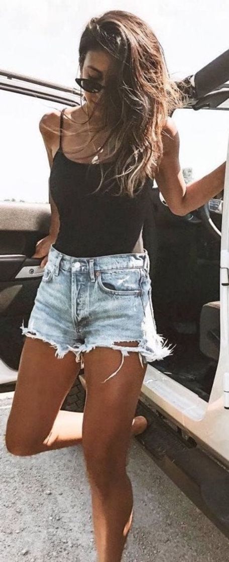 Fashion look short jeans com body 