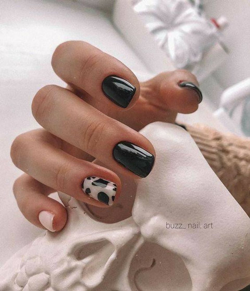 Moda Nails black