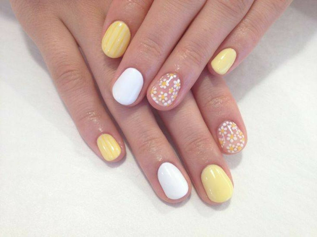 Moda Nails yellow 