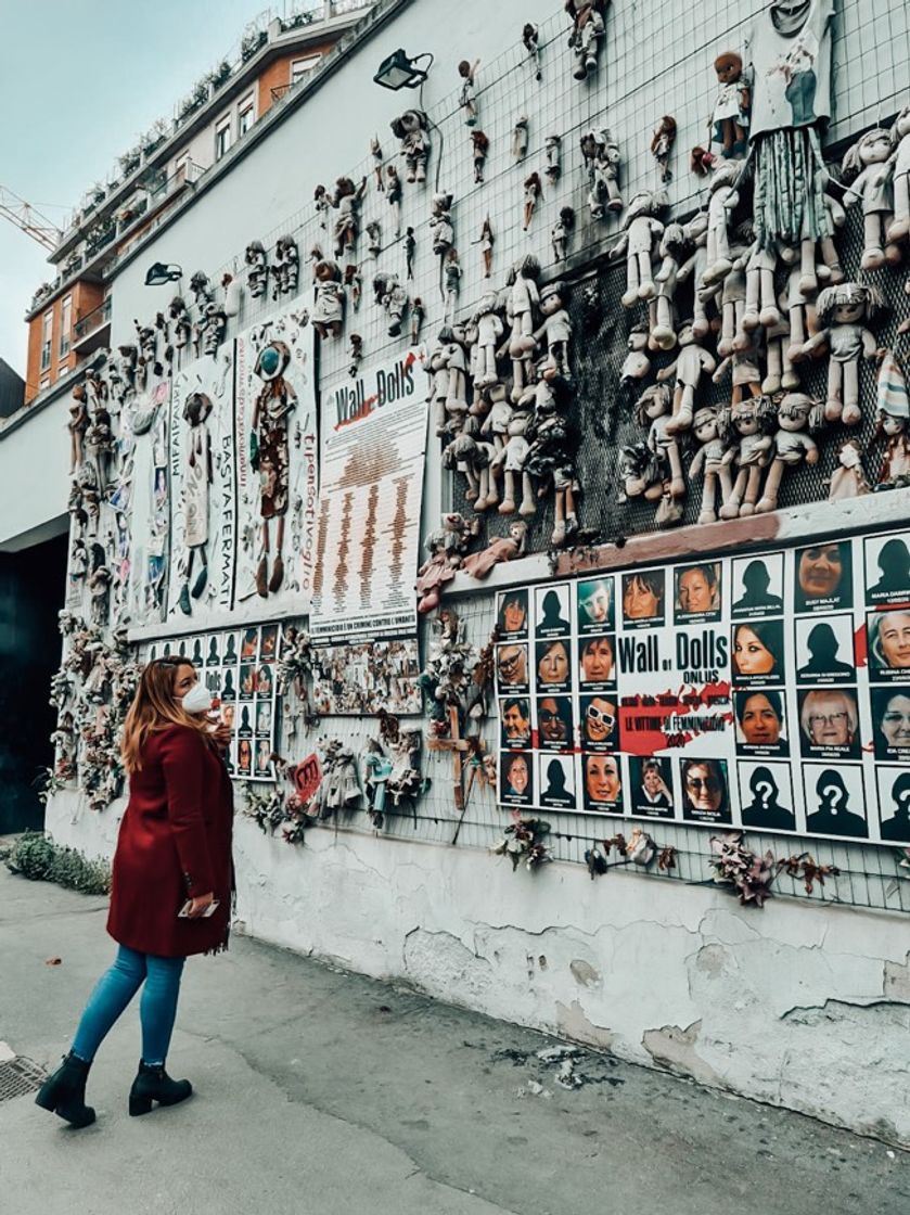 Places Wall of Dolls - il Muro delle Bambole