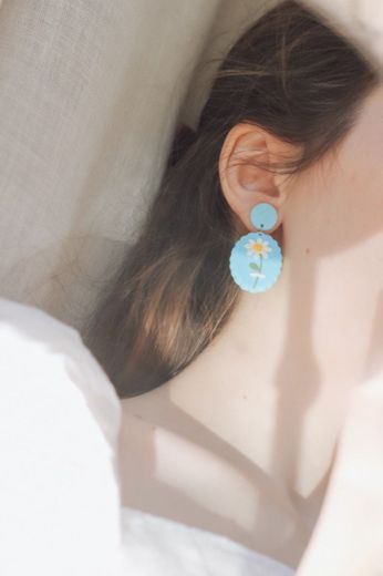 Polymer clay daisy earrings 