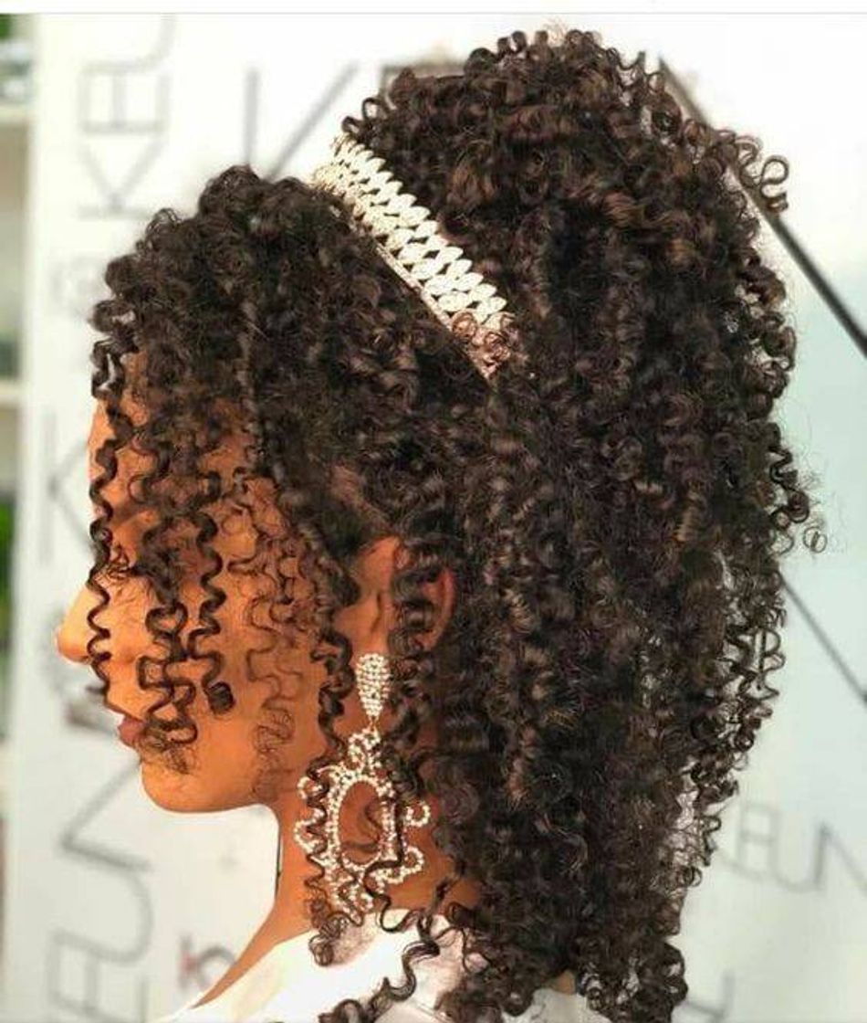 Moda Penteado para cacheadas e crespas