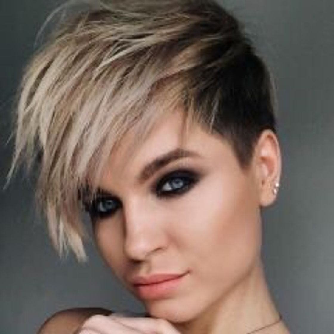 Fashion Pixie cut alongado 