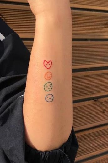 Tatuagem engraçada colorida e bem fofa