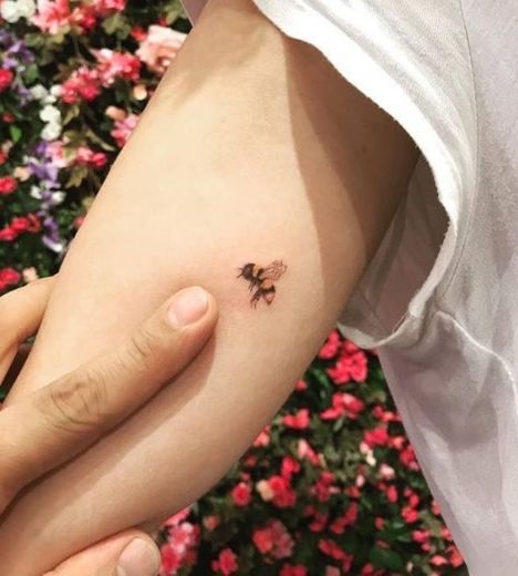 Tatuagem de abelha 🐝 