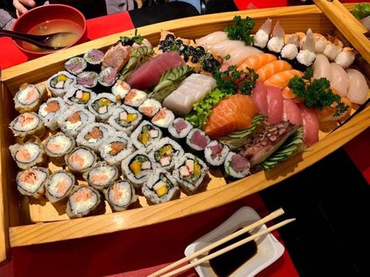 Barca de Sushi 