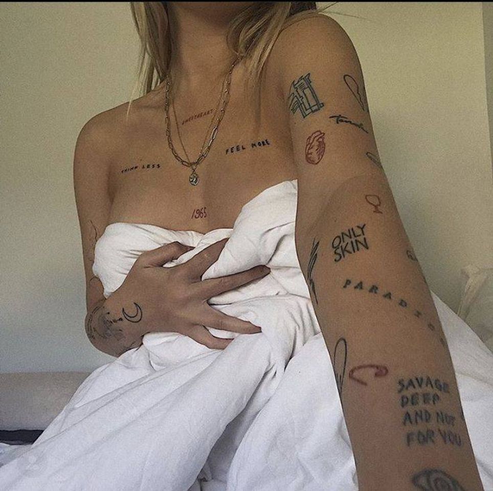 Fashion tatuagem minimalista