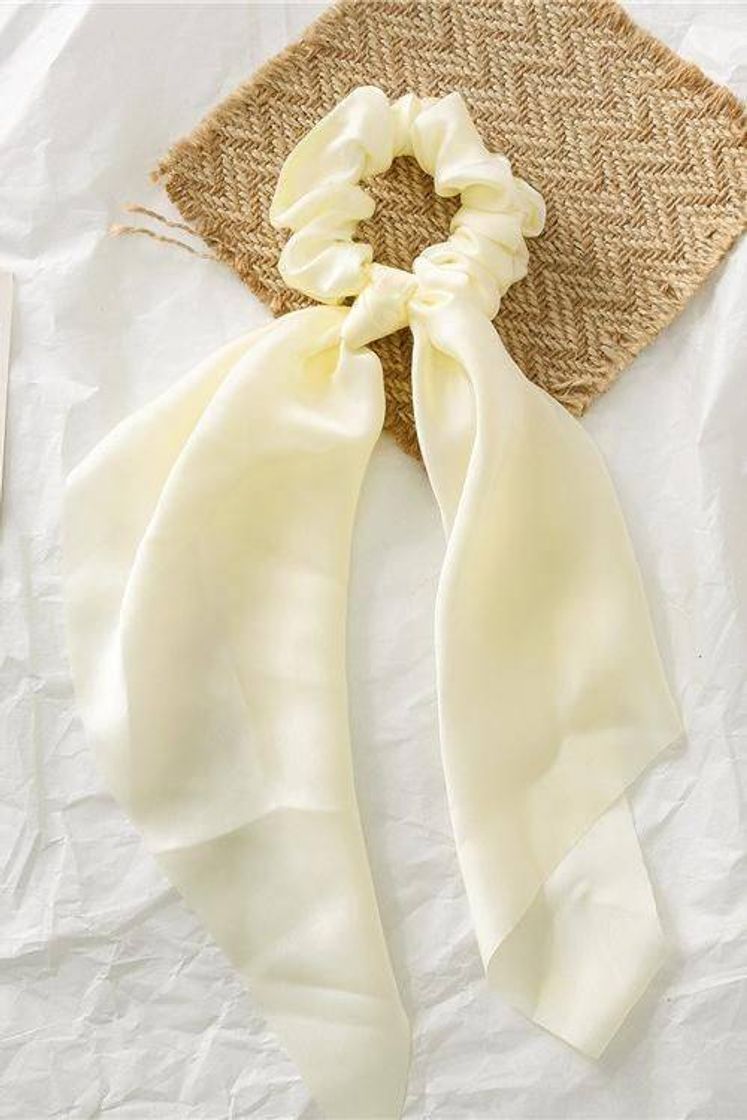 Social White scrunchie 🤍