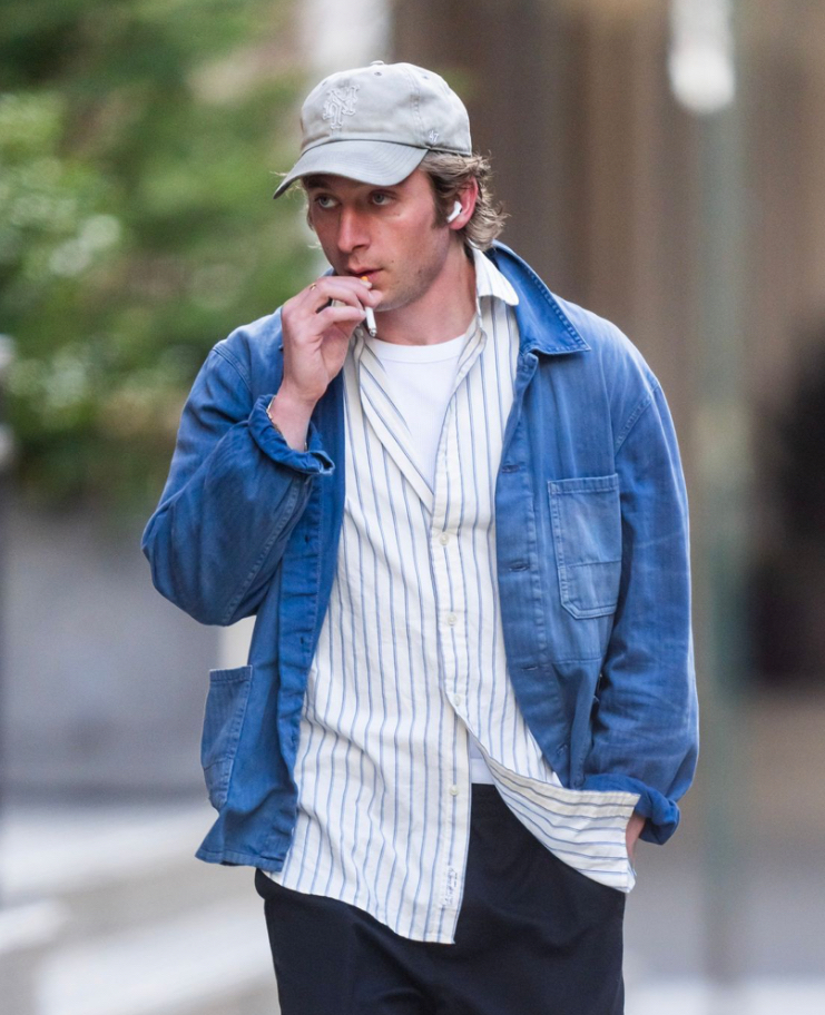 Social Básicos con flow: blanco, denim y gorra
