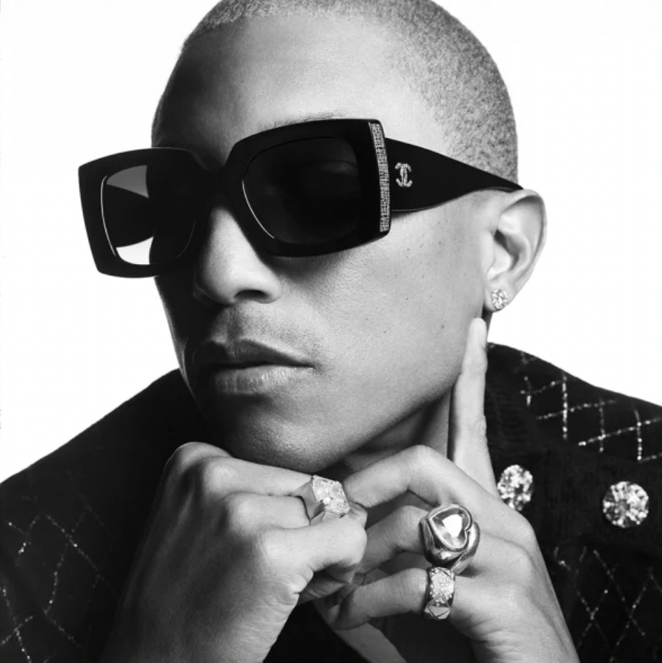 Social Chanel Black Shield: futurismo con clase