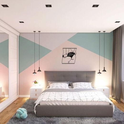 Decoração para quarto - cama cinza e parede colorida