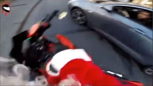 Papai Noel motoqueiro na perseguição de homem  atropelado 