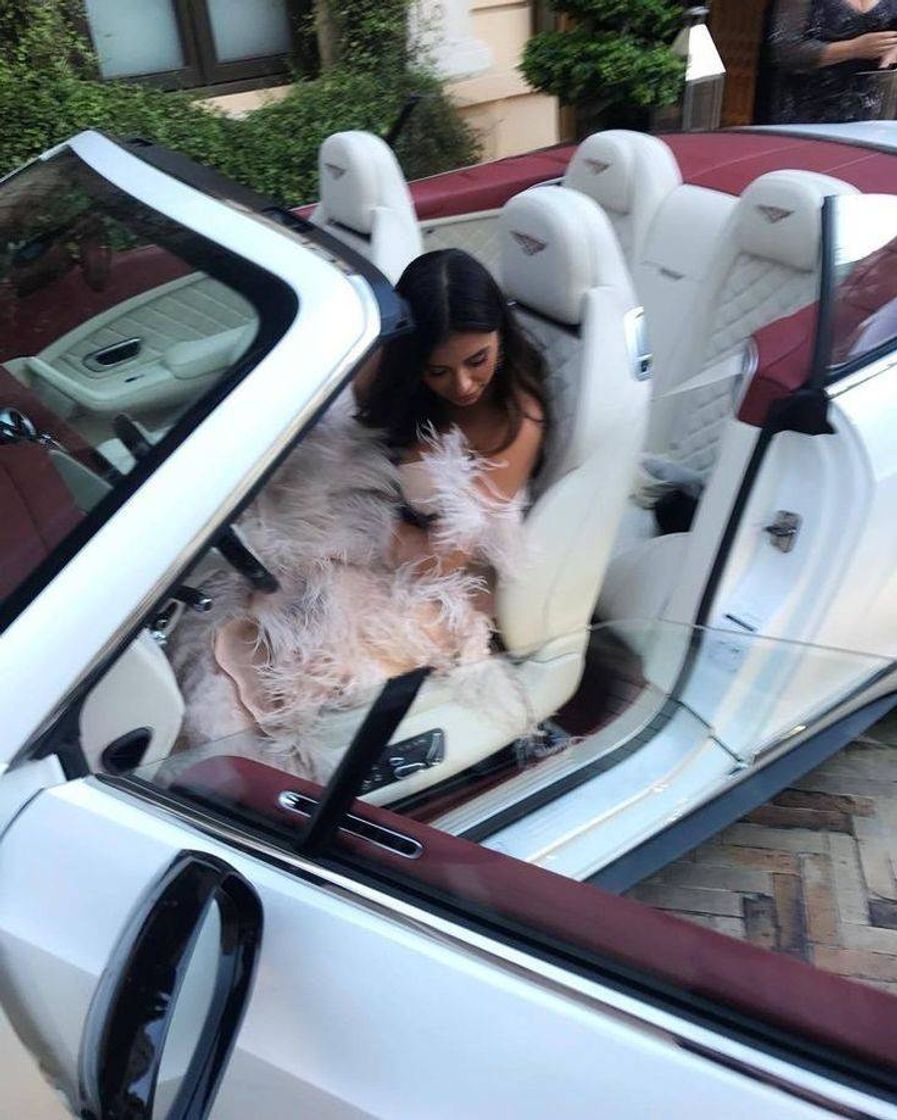 Social 𝑝𝑜𝑤𝑒𝑟