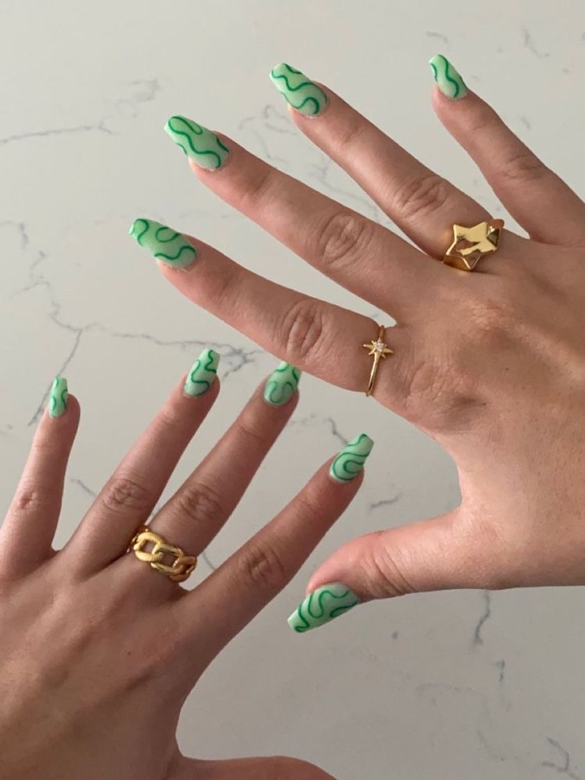 Moda unhas verdes 