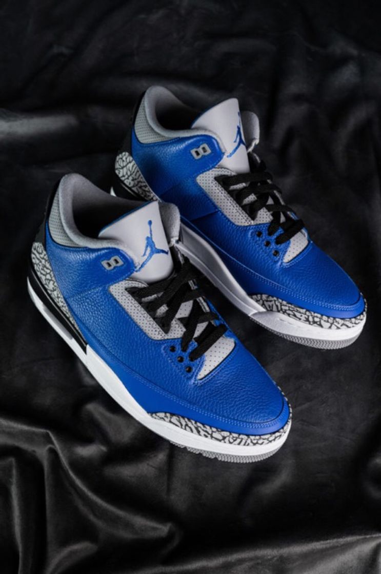 Moda The Air Jordan III “Blue Cement”. air.jordan.com