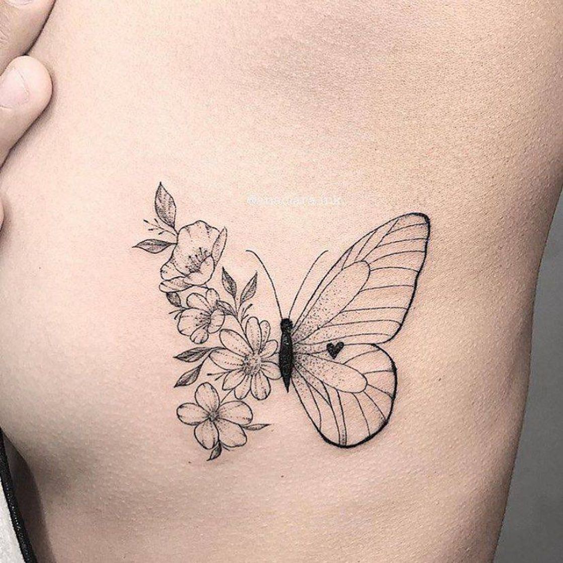 Fashion Tatuagem de borboleta 🦋