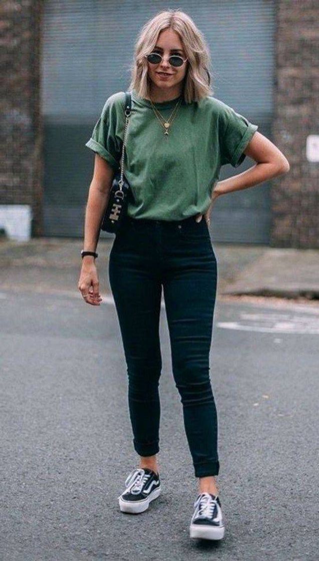 Fashion Blusa verde musgo com calça preta