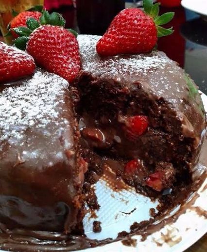 Bolo de Cenoura com recheio e cobertura de chocolate 