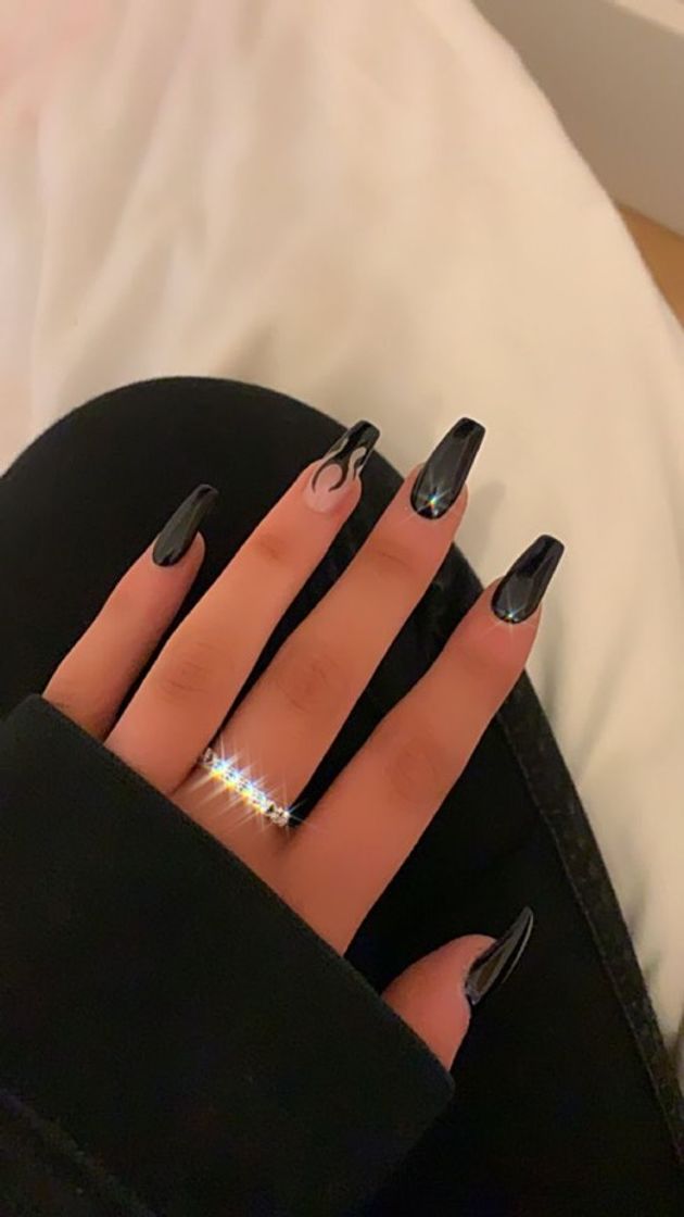 Moda black flame nails 