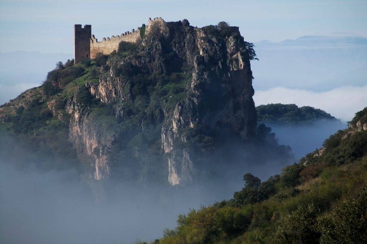 Lugar Castillo de Cornatel