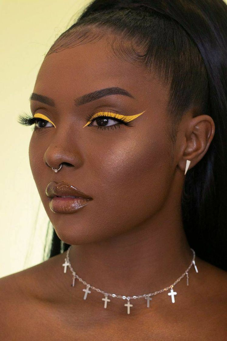 Moda yellow eyeliner 