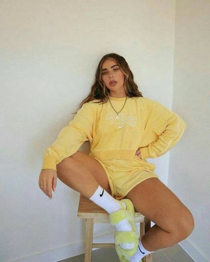 Yellow oufit