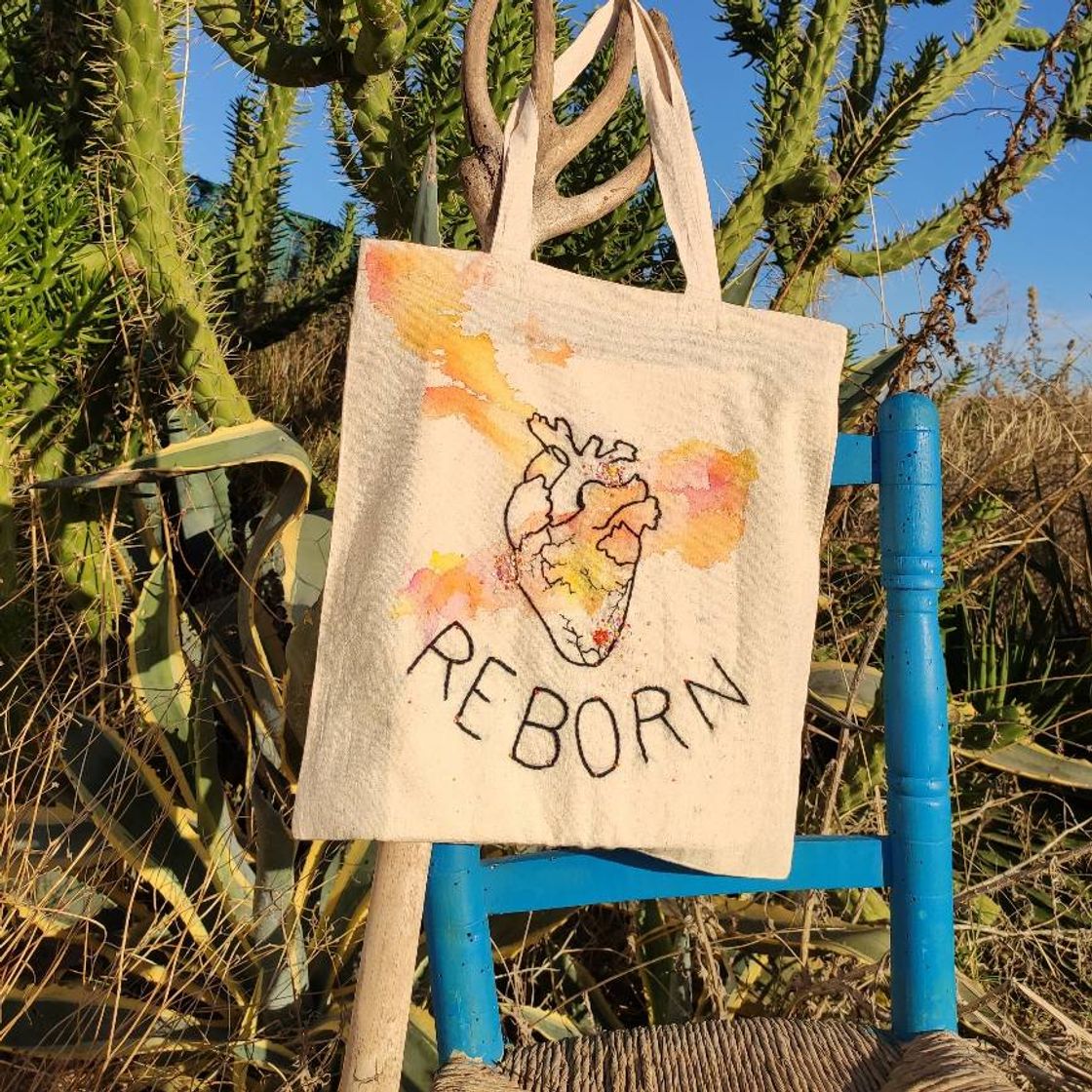 Producto TOTE BAG modelo "REBORN"