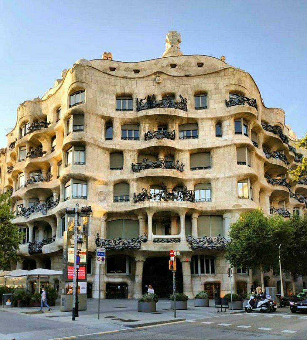 Fashion Casa Milà fachada