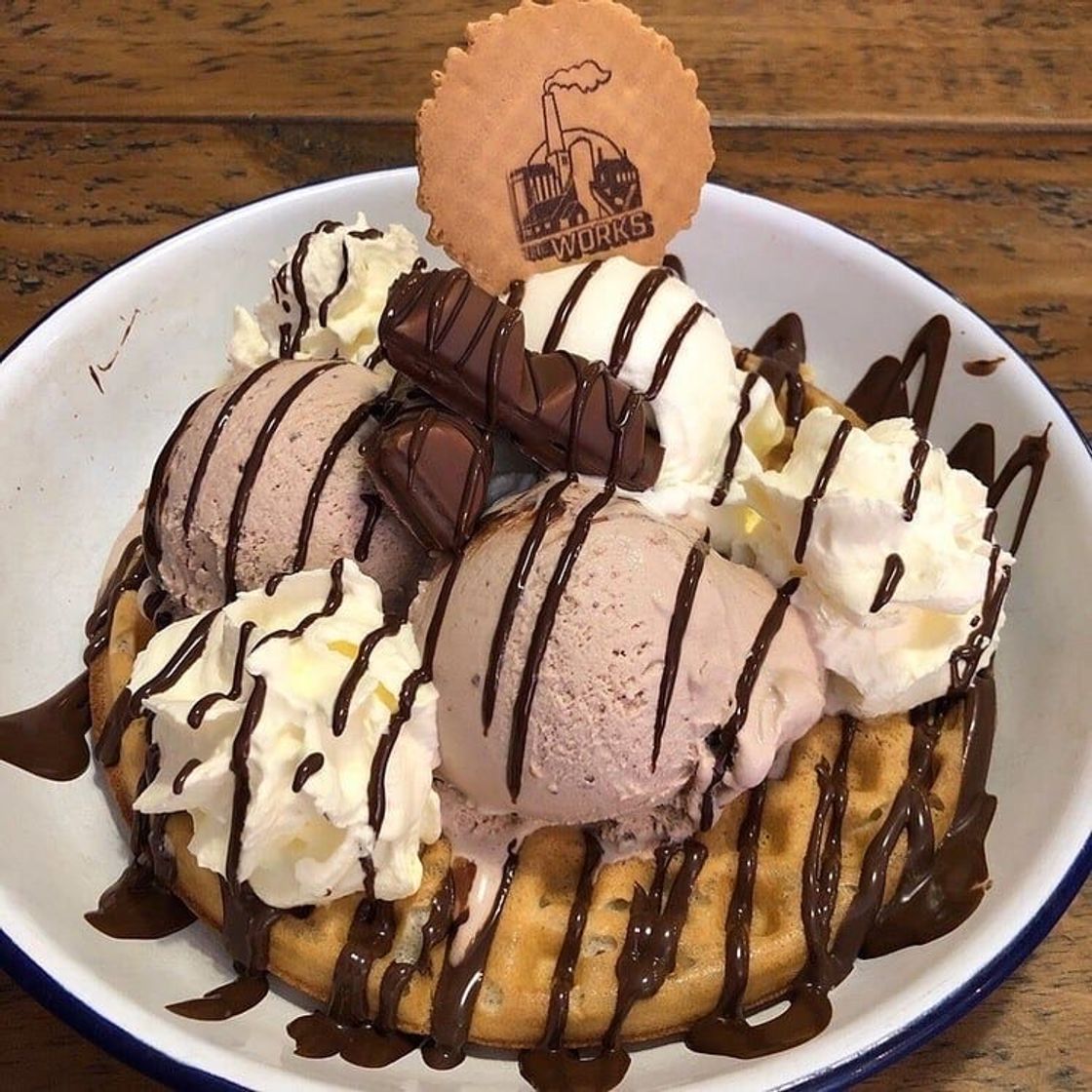 Fashion Ice Cream Waffle with Chocolate