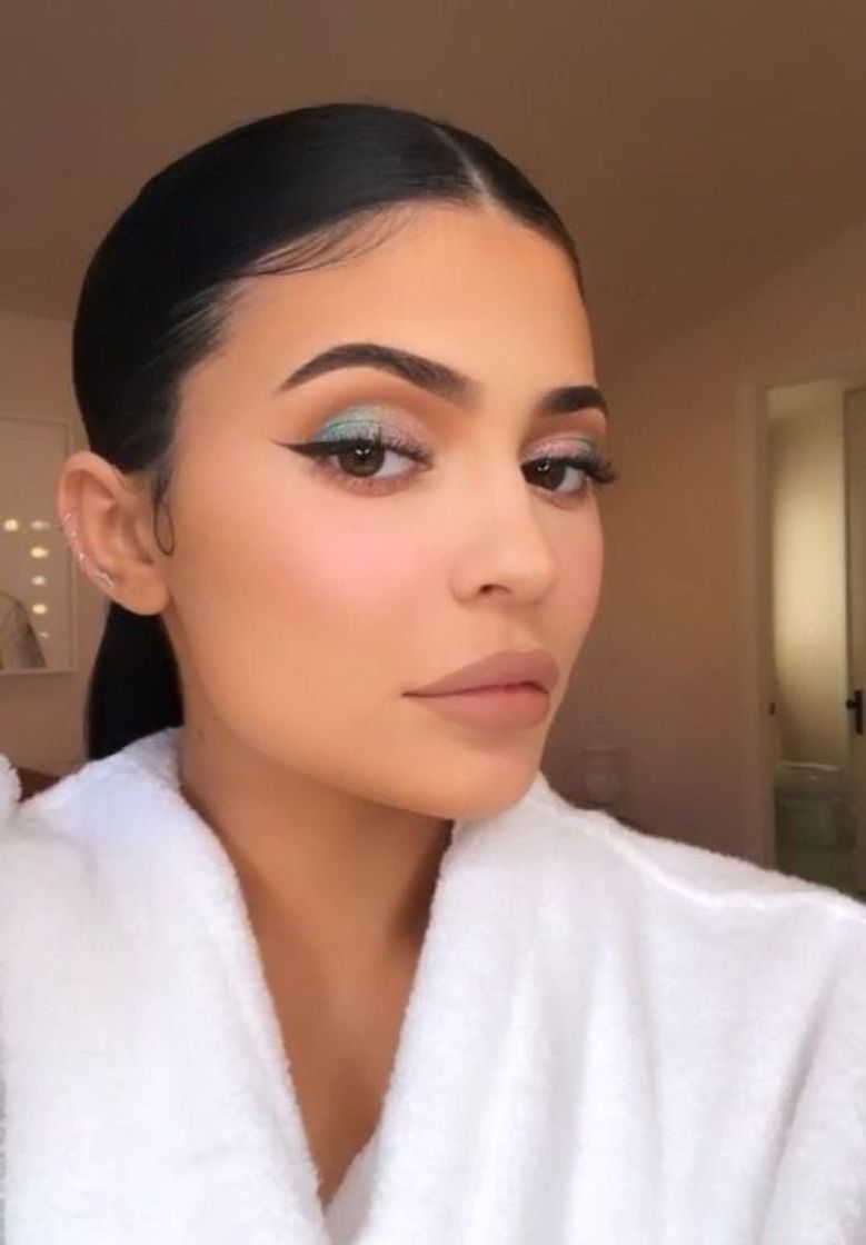 Social Make Kylie Jenner