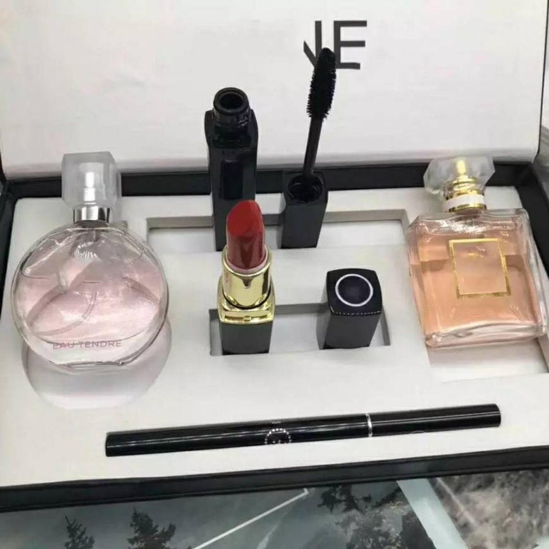 Fashion CONJUNTO COM 5 PEÇAS, BATOM PERFUME, RIMEL E DELINEADOR.💄